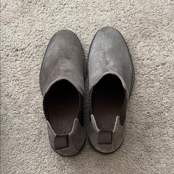 1901 Gray and Black Chelsea Boots
